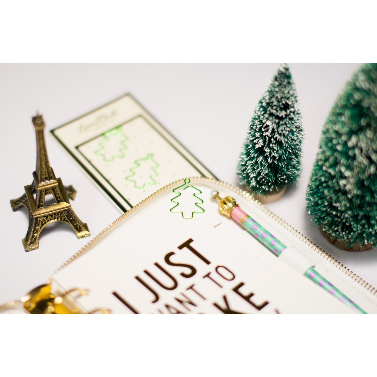 PAPER CLIPS GREEN CHRISTMAS TREE STYLE A