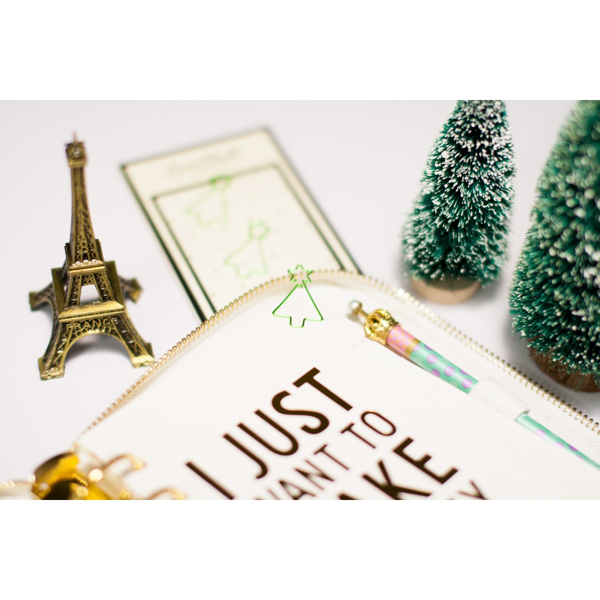 PAPER CLIPS GREEN CHRISTMAS TREE STYLE B